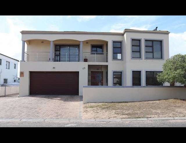 4 BEDROOM HOUSE FOR SALE IN COUNTRY CLUB